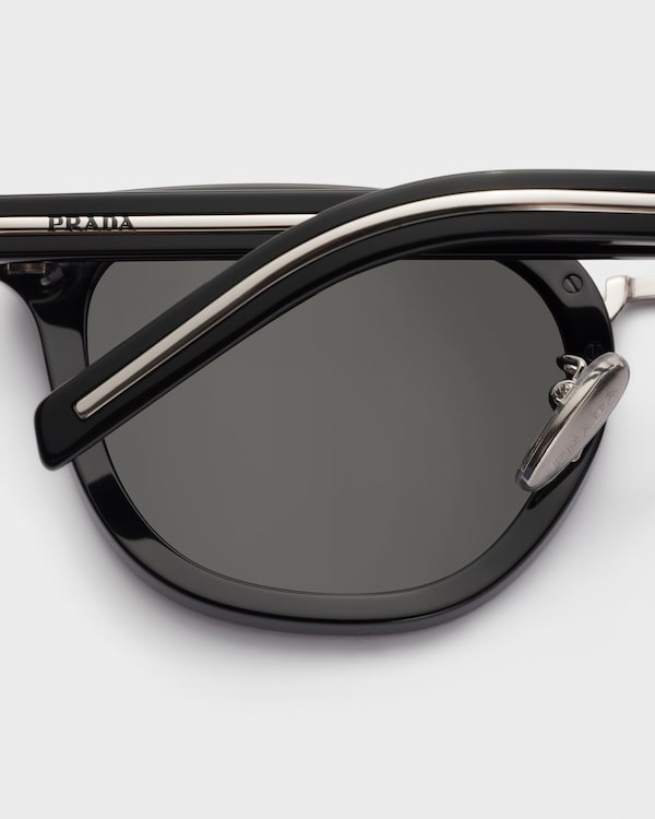 Sunglasses with the iconic metal plaque - Lenses Ardesia Crist Sunglasses with the iconic metal plaque - Lenses Ardesia Crist
