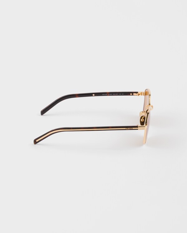 Sunglasses with the iconic metal plaque - Honey lenses Sunglasses with the iconic metal plaque - Honey lenses