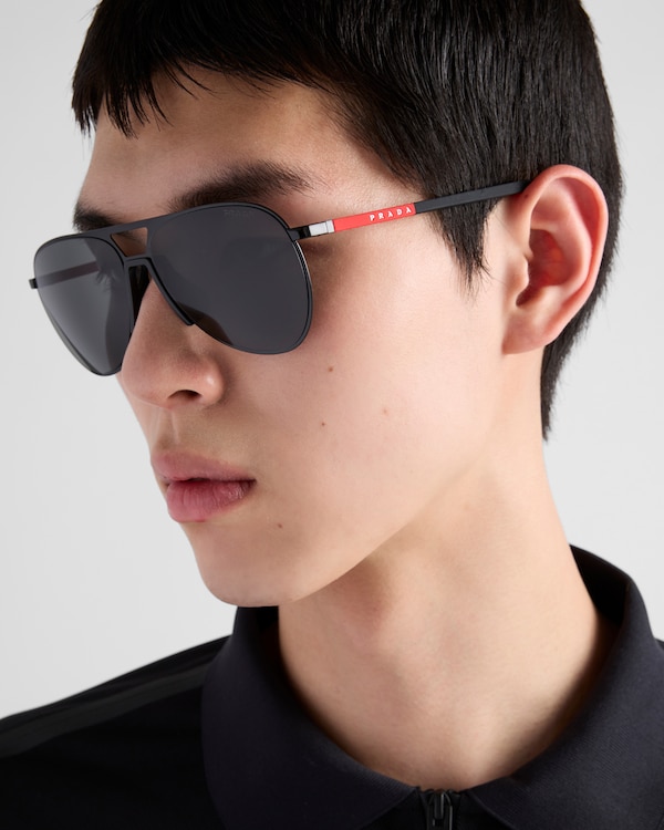 Prada Linea Rossa太阳镜 - 石板灰镜片 Prada Linea Rossa太阳镜 - 石板灰镜片