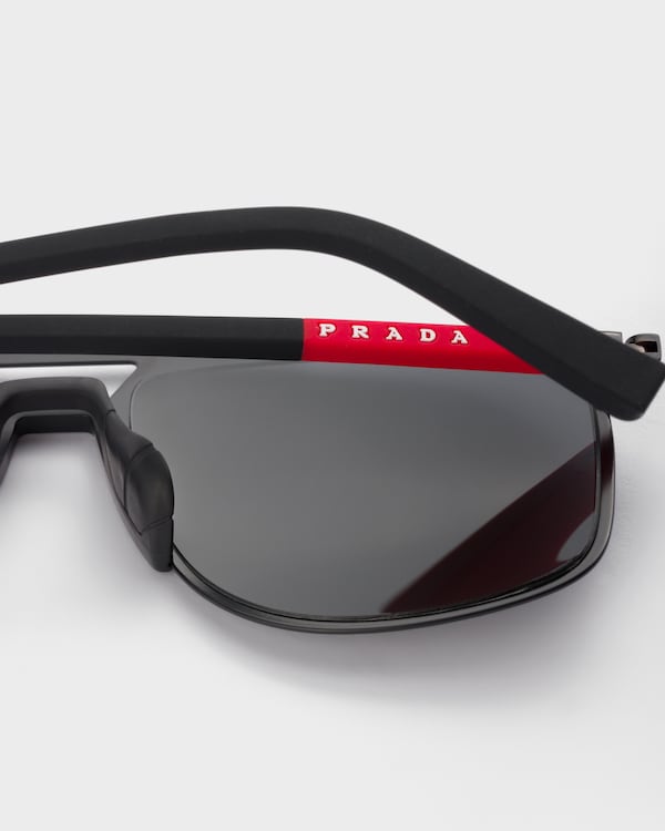 Prada Linea Rossa太阳镜 - 石板灰镜片 Prada Linea Rossa太阳镜 - 石板灰镜片