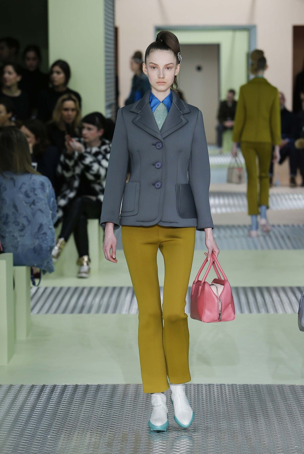 Look 3
