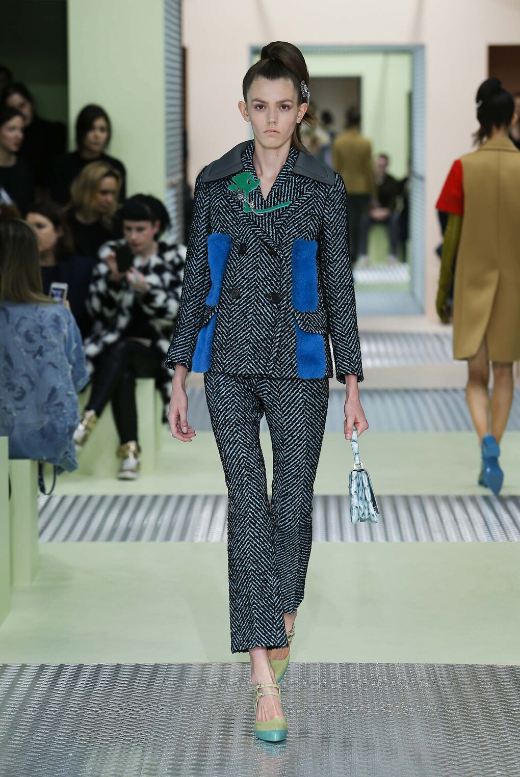 Look 8