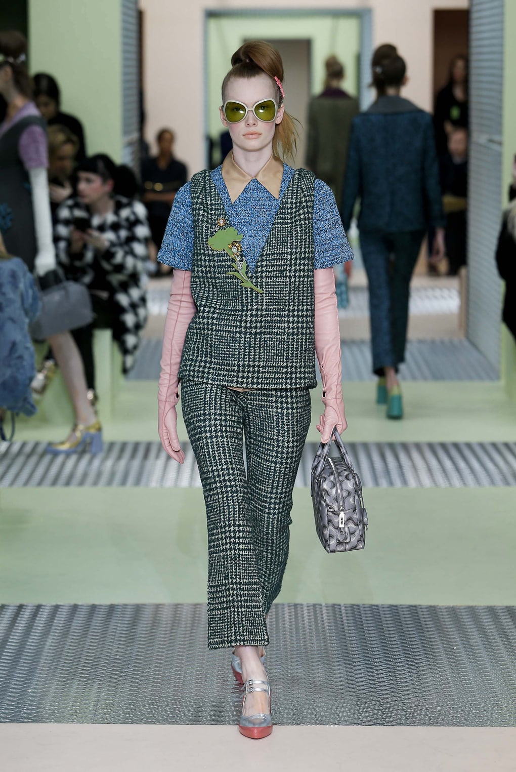 Look 10