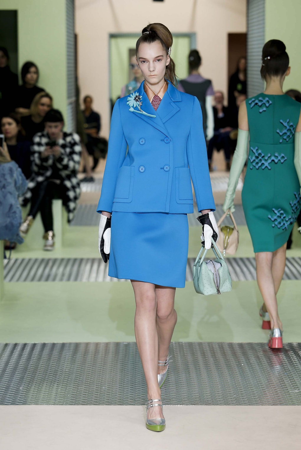 Look 15