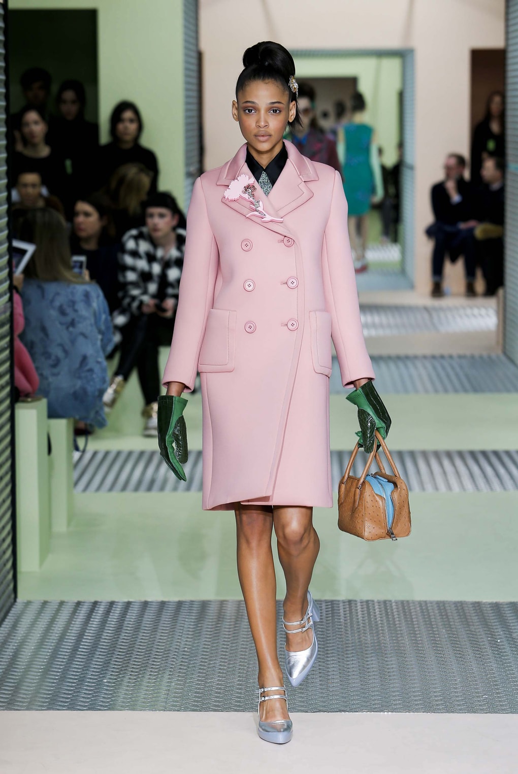 Look 16