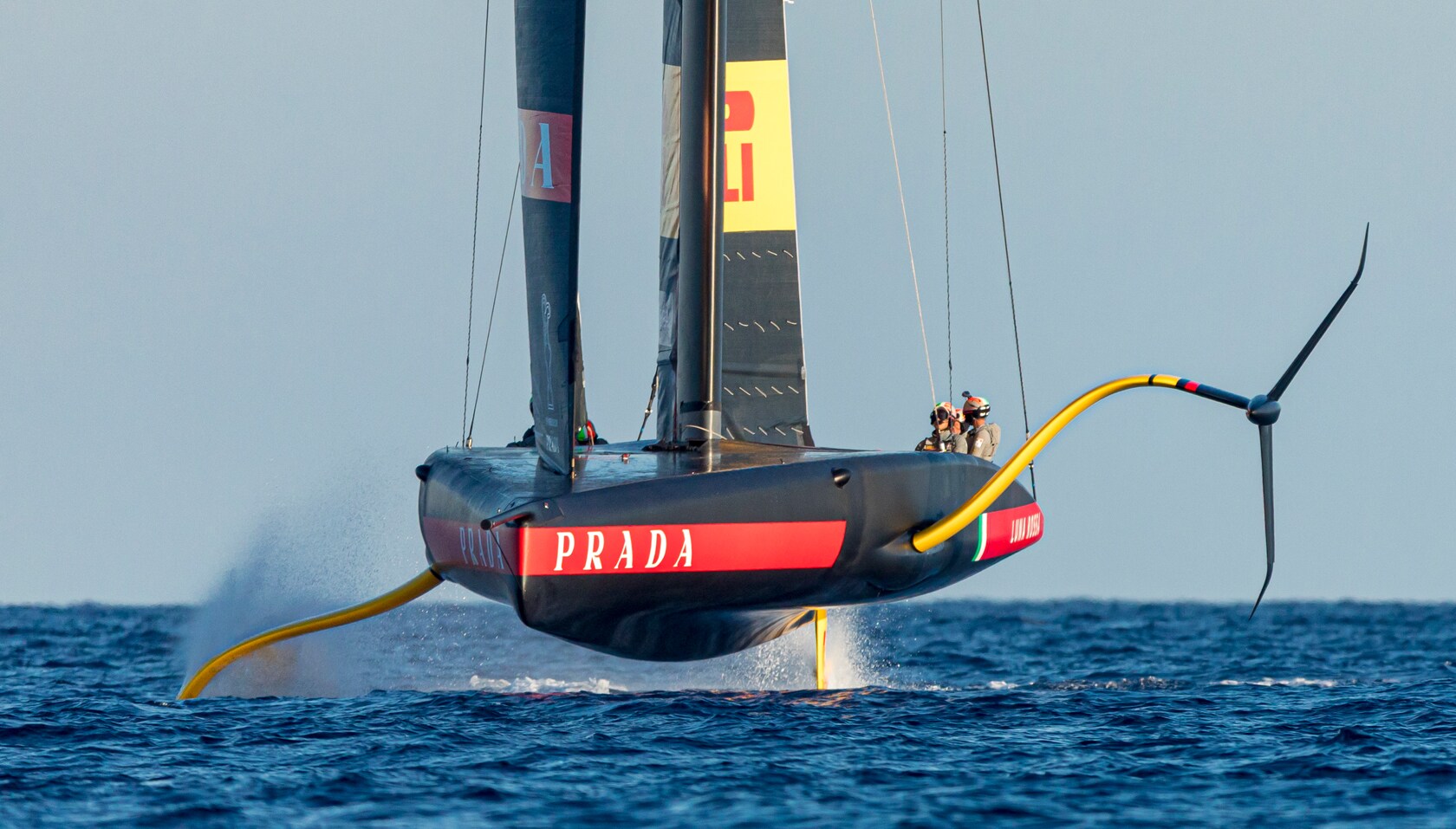 Prada Luna Rossa Prada Pirelli Team 001