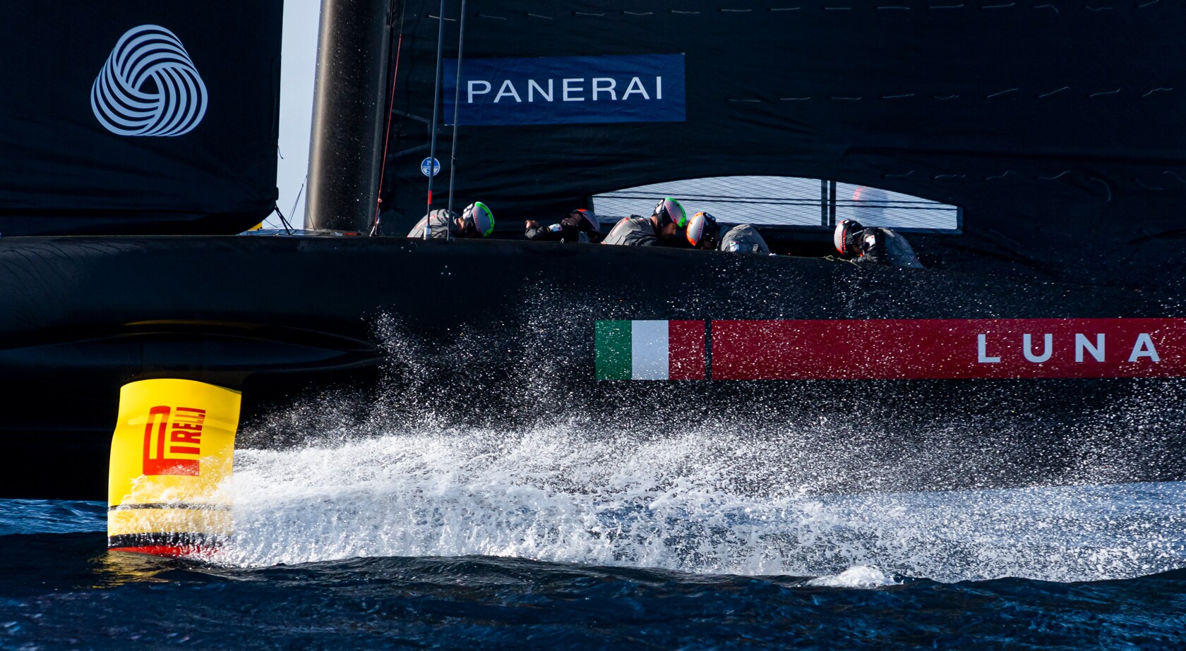 Prada Luna Rossa Prada Pirelli Team 002