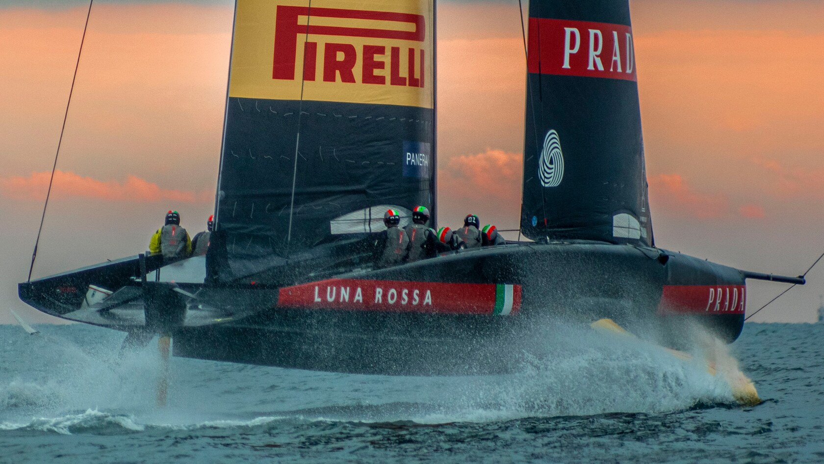 Prada Luna Rossa Prada Pirelli Team 004