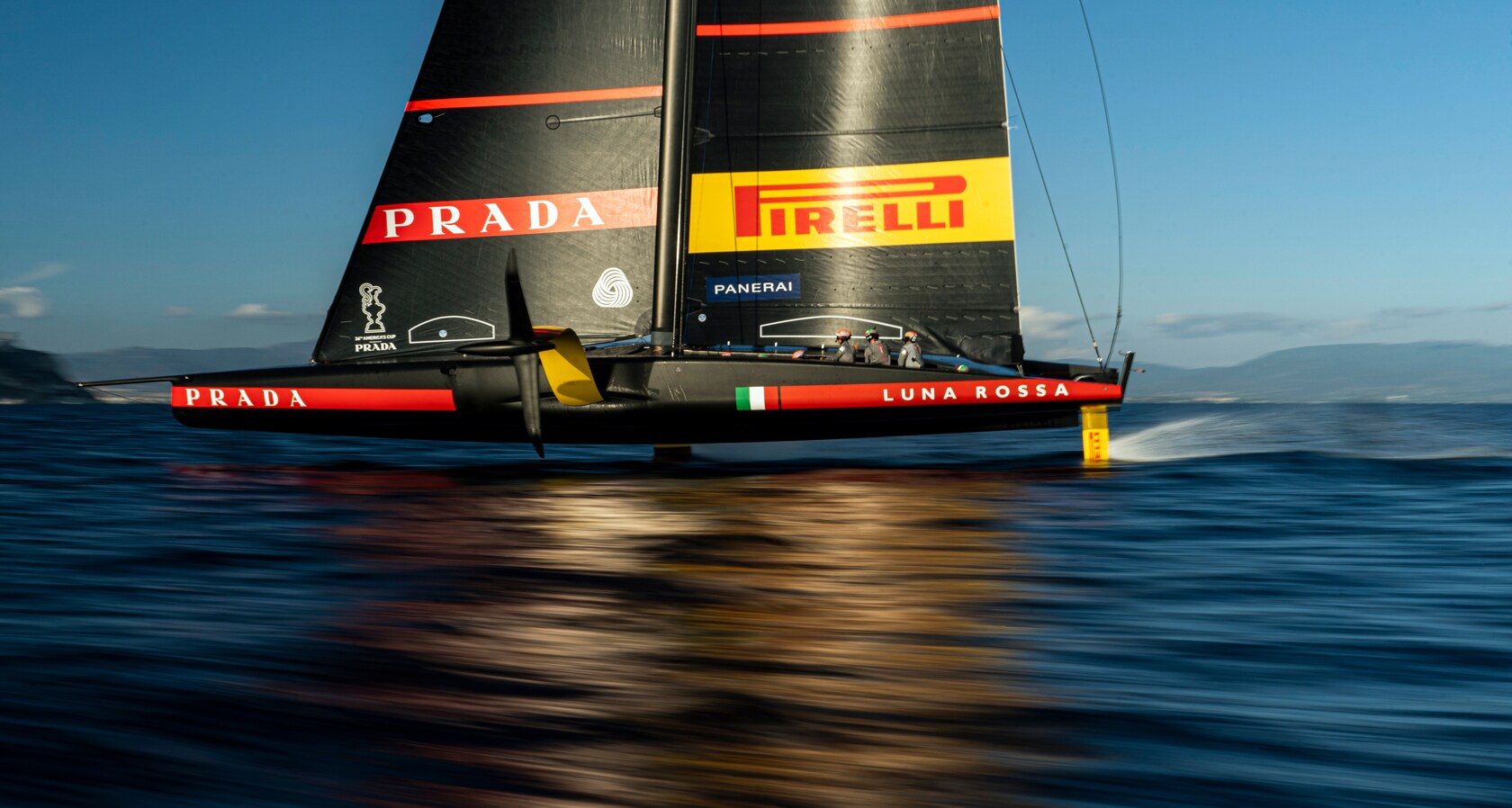 Prada Luna Rossa Prada Pirelli Team 005