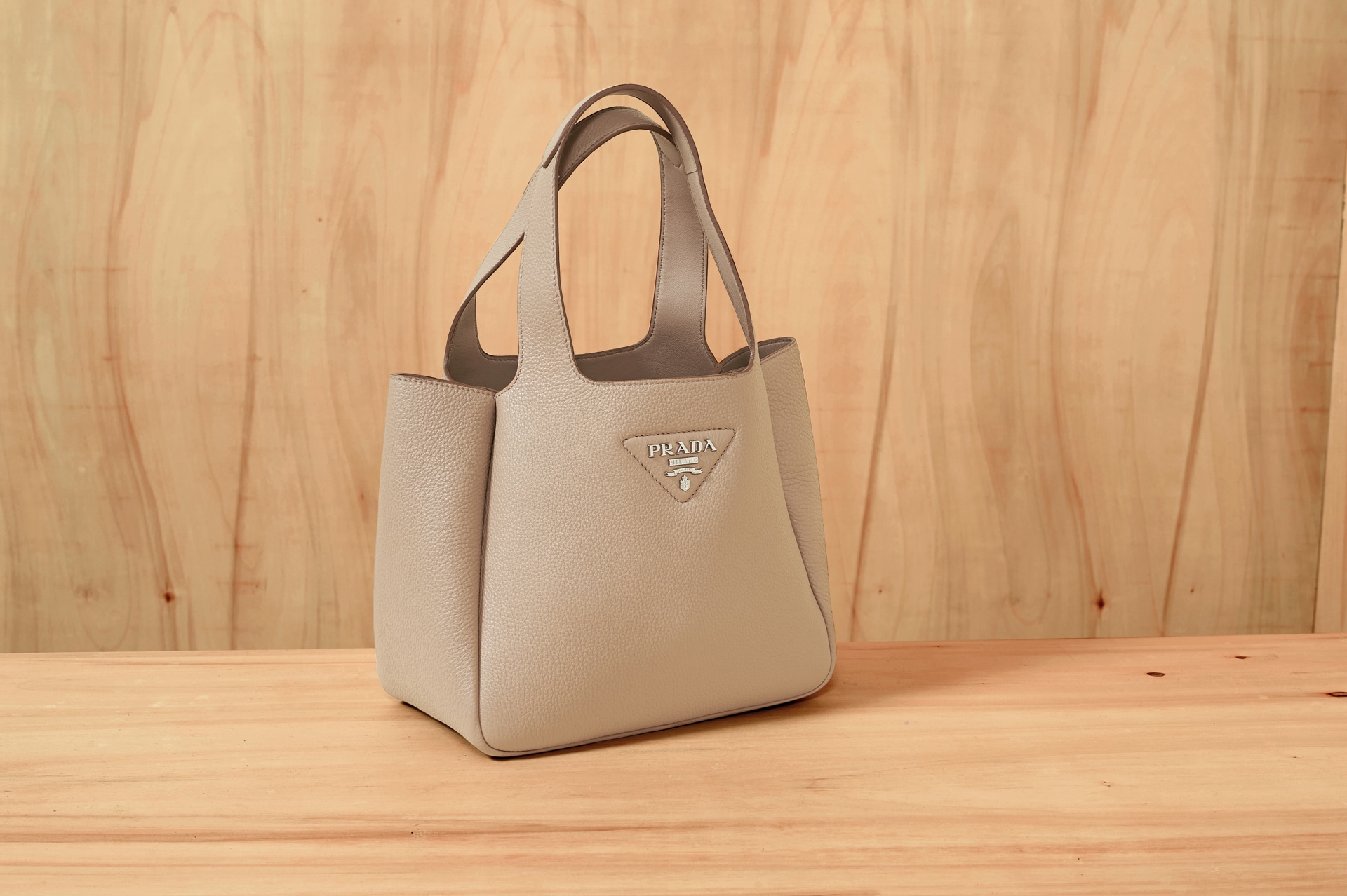 Prada Hideaway 007
