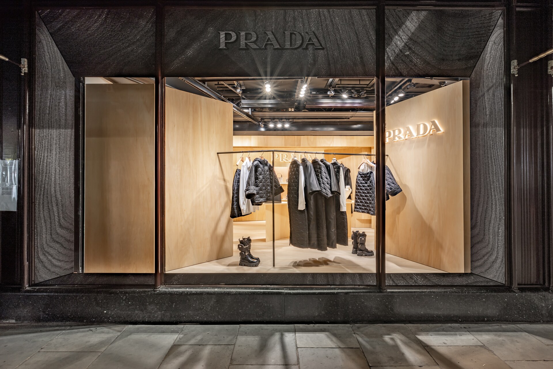 Store 02
