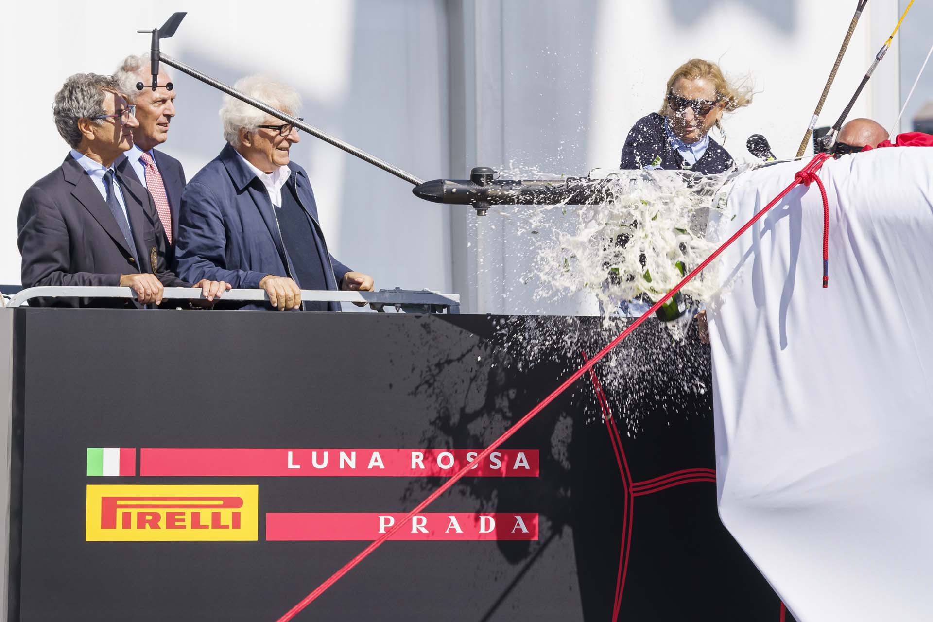 Launch Luna Rossa 2